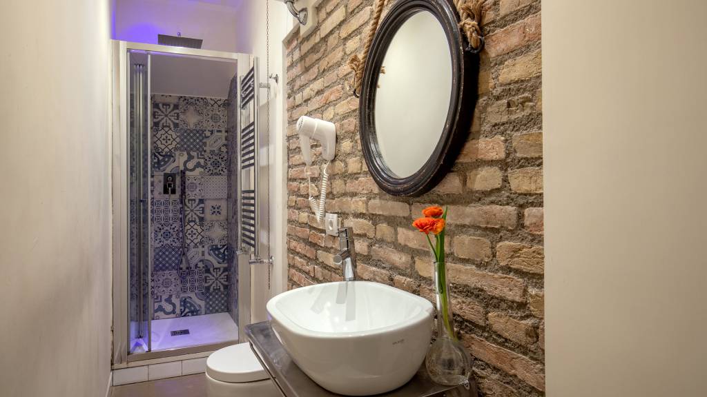 Spagna-Secret-Rooms-Rome-Bathroom-Standard-1