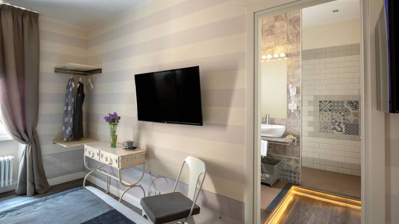 Spagna-Secret-Rooms-Rome-Economy-3